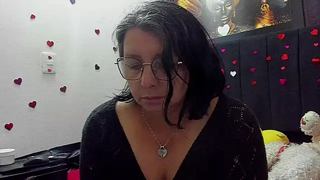 Snapshot of Evaaross_2345 chatting on 07-25-26, 08:17 Evaaross 2345 online show from 07-25-26, 08:17