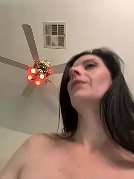 Snapshot of VixenVixie chatting on 12-17-24, 01:39 VixenVixie online show from 12-17-24, 01:39