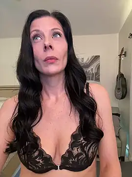 Snapshot of VixenVixie chatting on 01-20-25, 12:15 VixenVixie online show from 01-20-25, 12:15