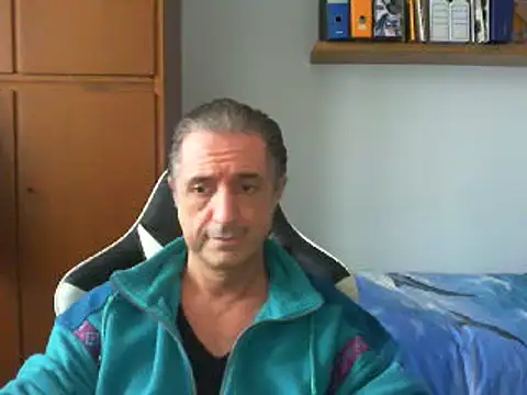 Snapshot of lliuk70mi chatting on 12-14-24, 01:59 lliuk70mi online show from 12-14-24, 01:59