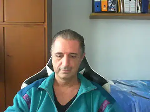 Snapshot of lliuk70mi chatting on 12-15-24, 01:32 lliuk70mi online show from 12-15-24, 01:32