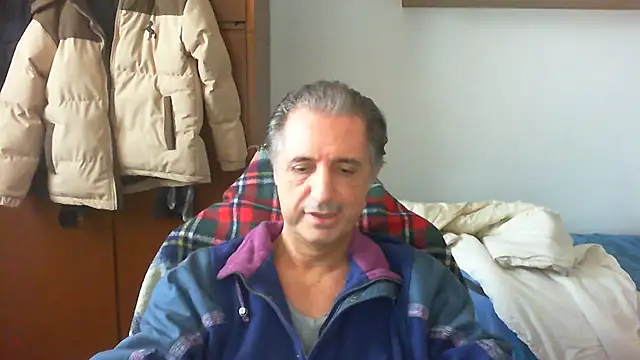 Snapshot of lliuk70mi chatting on 12-21-25, 01:40 lliuk70mi online show from 12-21-25, 01:40
