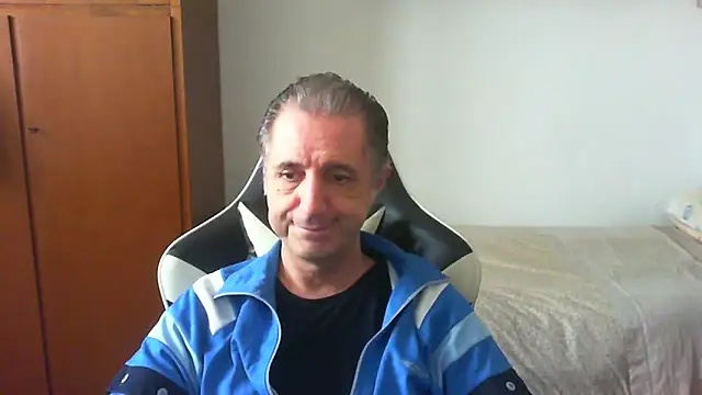 lliuk70mi online show from 05-03-26, 01:06