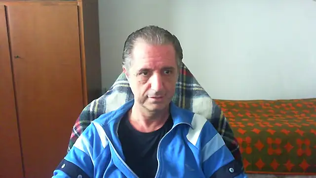 lliuk70mi online show from 05-10-26, 12:43