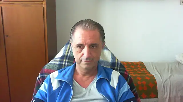 lliuk70mi online show from 05-17-26, 12:23