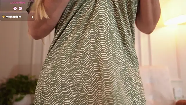 Snapshot of Tiffany_Sims1 chatting on 02-12-26, 03:07 Tiffany Sims1 online show from 02-12-26, 03:07