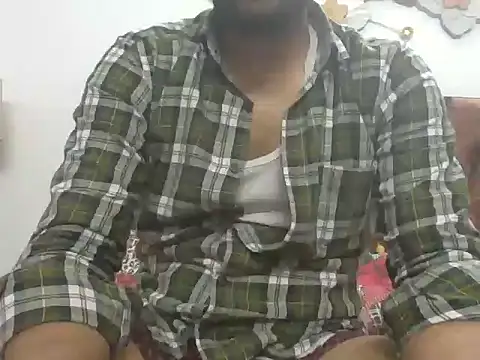 Snapshot of Desiboy_525 chatting on 03-18-25, 05:31 Desiboy 525 online show from 03-18-25, 05:31