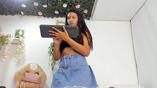 Snapshot of cute_mia23 chatting on 12-03-24, 09:33 cute mia23 online show from 12-03-24, 09:33