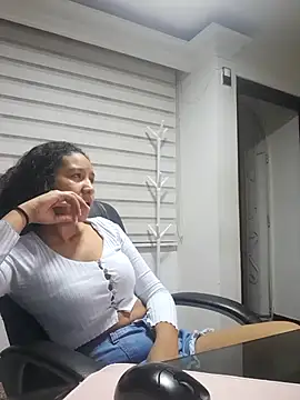 Snapshot of cute_mia23 chatting on 01-28-25, 05:11 cute mia23 online show from 01-28-25, 05:11