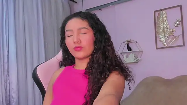 Snapshot of cute_mia23 chatting on 03-13-25, 03:44 cute mia23 online show from 03-13-25, 03:44