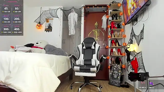 Snapshot of SophieBaker__ chatting on 10-10-25, 01:59 SophieBaker online show from 10-10-25, 01:59