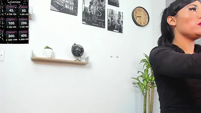 Snapshot of SophieBaker__ chatting on 01-11-26, 01:43 SophieBaker online show from 01-11-26, 01:43