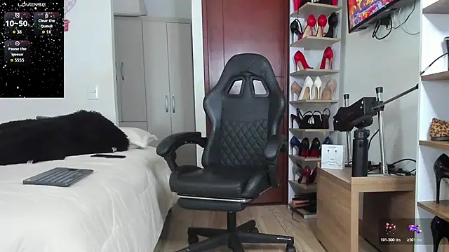 Snapshot of SophieBaker__ chatting on 02-22-26, 01:18 SophieBaker online show from 02-22-26, 01:18