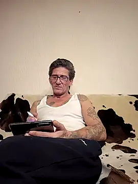 Snapshot of Zgodanilep chatting on 11-21-25, 11:25 Zgodanilep online show from 11-21-25, 11:25