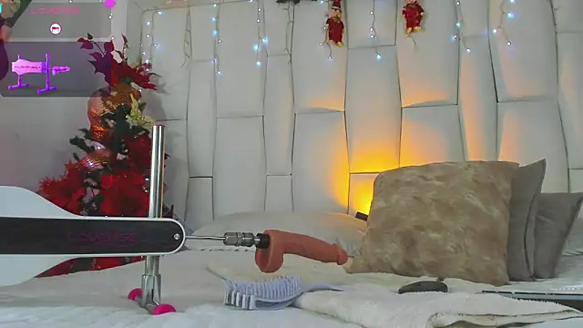 Snapshot of Regiina_Doll chatting on 12-14-25, 11:09 Regiina Doll online show from 12-14-25, 11:09