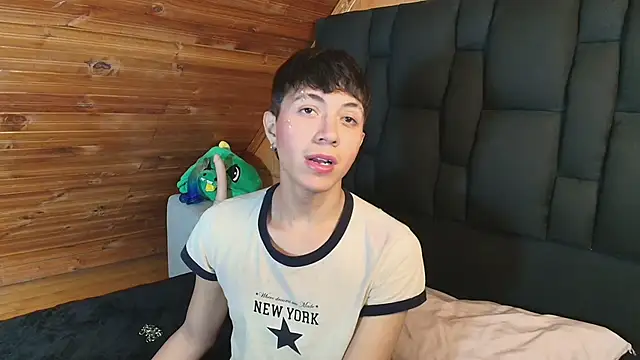 Justyn Ross online show from 10-23-25, 05:51