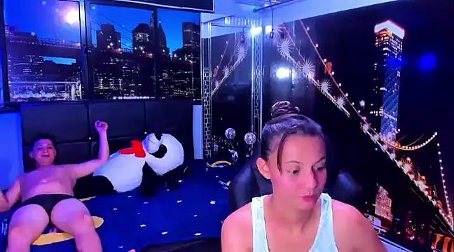 Snapshot of ValentinaAndTerry chatting on 01-12-25, 08:57 ValentinaAndTerry online show from 01-12-25, 08:57
