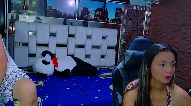 Snapshot of ValentinaAndTerry chatting on 01-26-25, 12:33 ValentinaAndTerry online show from 01-26-25, 12:33