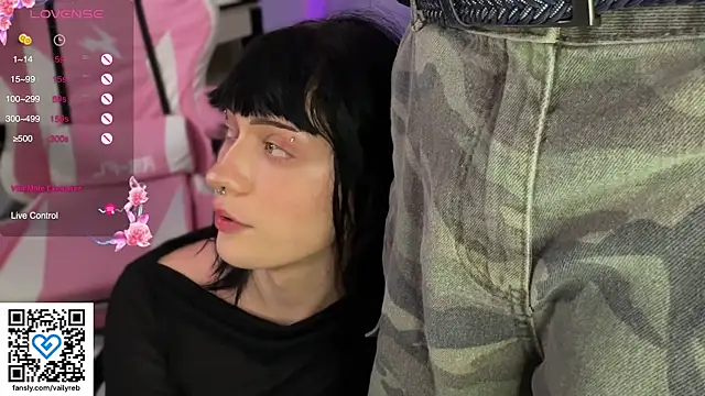 Snapshot of Vailyreb_ chatting on 11-15-25, 01:51 Vailyreb online show from 11-15-25, 01:51