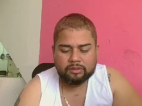 Snapshot of GABRIELGARCIA1313 chatting on 12-21-25, 04:14 GABRIELGARCIA1313 online show from 12-21-25, 04:14