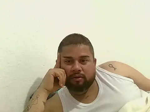 Snapshot of GABRIELGARCIA1313 chatting on 01-12-26, 01:00 GABRIELGARCIA1313 online show from 01-12-26, 01:00