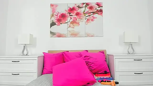 Snapshot of TiaRussel chatting on 02-27-26, 09:37 TiaRussel online show from 02-27-26, 09:37