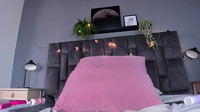 DulceAurora   online show from 06-18-26, 09:14