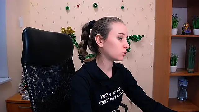  Nicole new online show from 12-18-24, 11:56