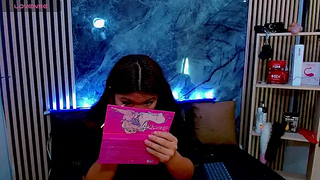 Snapshot of Isalombardi chatting on 09-27-25, 02:11 Isalombardi online show from 09-27-25, 02:11