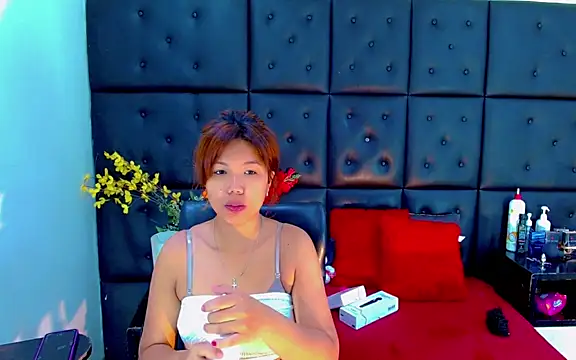 Snapshot of Isalombardi chatting on 02-12-26, 02:28 Isalombardi online show from 02-12-26, 02:28