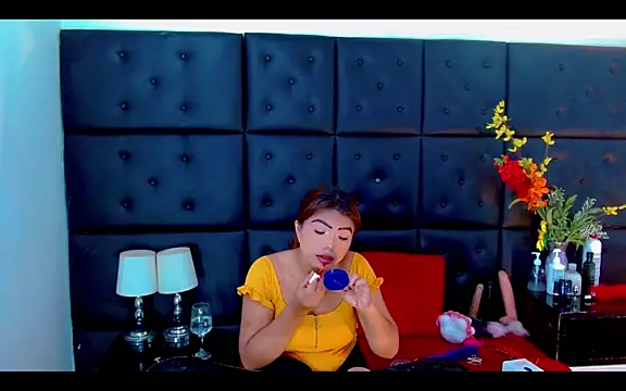 Snapshot of Isalombardi chatting on 03-30-26, 03:07 Isalombardi online show from 03-30-26, 03:07