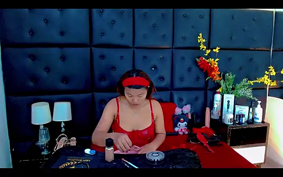 Snapshot of Isalombardi chatting on 03-31-26, 02:24 Isalombardi online show from 03-31-26, 02:24