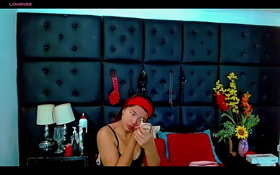 Isalombardi online show from 05-12-26, 02:41