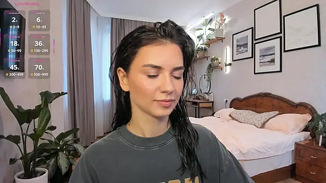 NicoleLuv online show from 10-13-25, 01:11