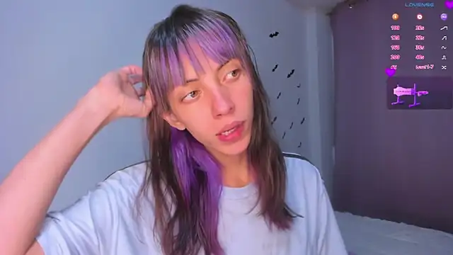 Snapshot of MiaGoth_ chatting on 11-08-25, 12:22 MiaGoth online show from 11-08-25, 12:22