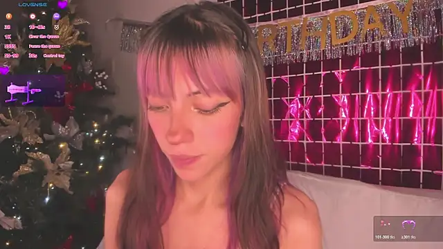 Snapshot of MiaGoth_ chatting on 12-17-25, 01:55 MiaGoth online show from 12-17-25, 01:55