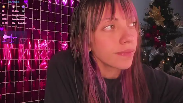 Snapshot of MiaGoth_ chatting on 12-23-25, 12:19 MiaGoth online show from 12-23-25, 12:19