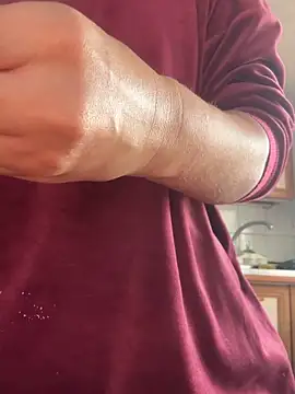 EmaSkyes online show from 09-14-25, 05:50