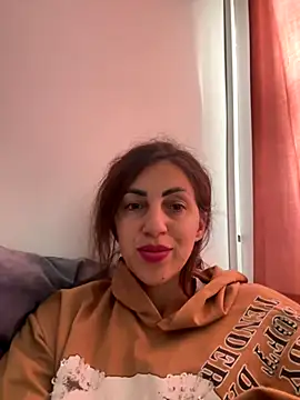 EmaSkyes online show from 10-05-25, 06:56