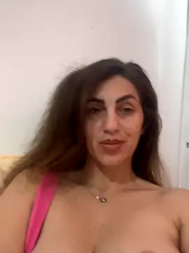 EmaSkyes online show from 11-12-25, 07:42