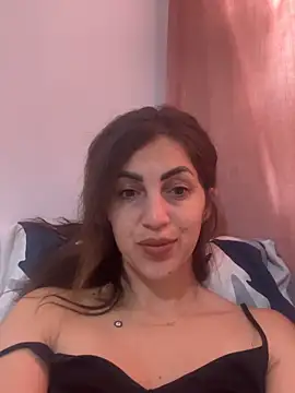 EmaSkyes online show from 11-17-25, 06:41