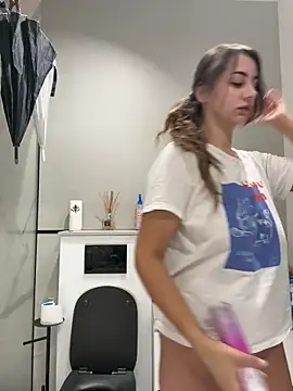 BelleSkye online show from 10-09-25, 03:15