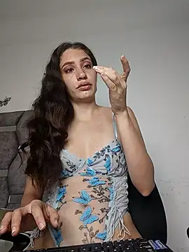 Snapshot of aurelialux chatting on 12-15-25, 08:35 aurelialux online show from 12-15-25, 08:35