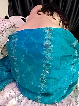 Snapshot of kaamuk_shweta chatting on 06-04-26, 06:03 kaamuk shweta online show from 06-04-26, 06:03