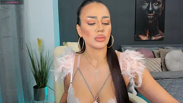 Sonia  Rey online show from 01-31-25, 05:32