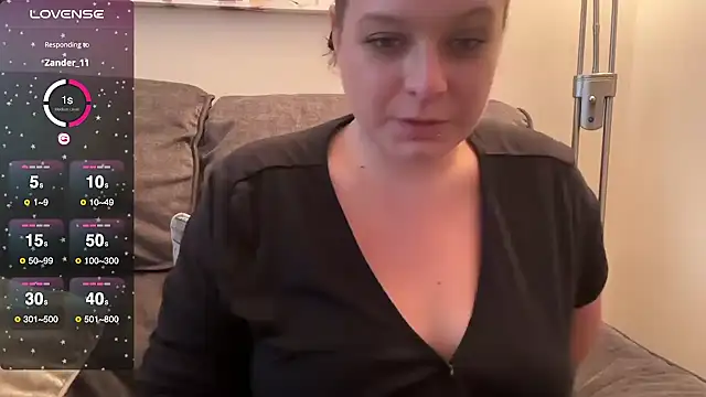 Snapshot of NaughtyWifeUK chatting on 01-19-26, 12:42 NaughtyWifeUK online show from 01-19-26, 12:42