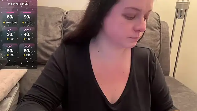 Snapshot of NaughtyWifeUK chatting on 04-16-26, 06:14 NaughtyWifeUK online show from 04-16-26, 06:14