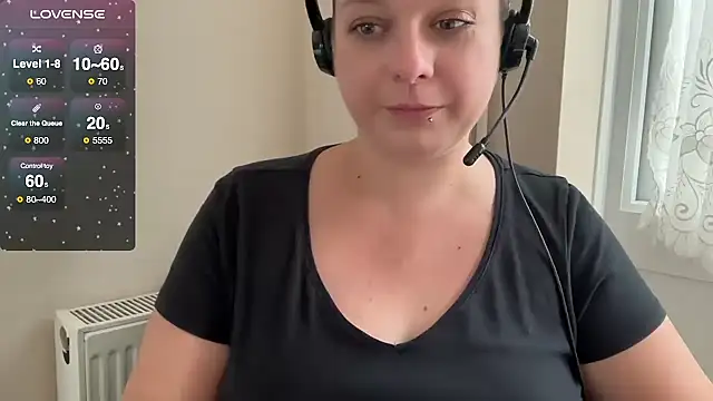Snapshot of NaughtyWifeUK chatting on 06-17-26, 09:12 NaughtyWifeUK online show from 06-17-26, 09:12