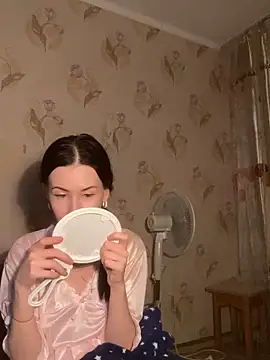 Snapshot of Starry_Siren chatting on 12-19-25, 05:09 Starry Siren online show from 12-19-25, 05:09