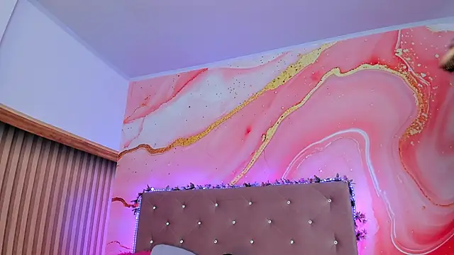 Snapshot of Daisy__rose chatting on 02-18-25, 11:00 Daisy rose online show from 02-18-25, 11:00